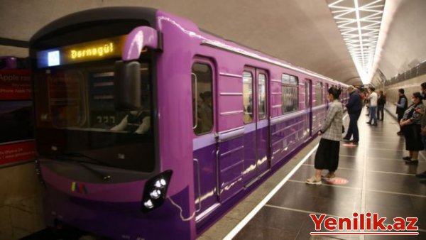 Bakı metrosunda TƏHLÜKƏLİ ANLAR: Sərnişindən ağlasığmaz hərəkət