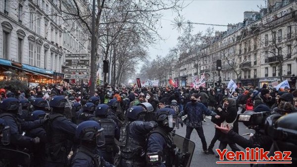 No comment: Французская «демократия» разбилась об асфальт (видео)