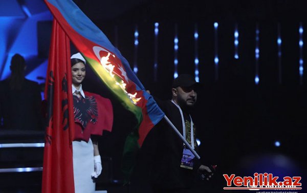 İrəvanda Azərbaycan bayrağına qarşı barbarlıq