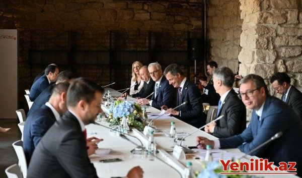 Prezident İlham Əliyev Kişineuda enerji təhlükəsizliyinə həsr olunmuş dəyirmi masada iştirak edib