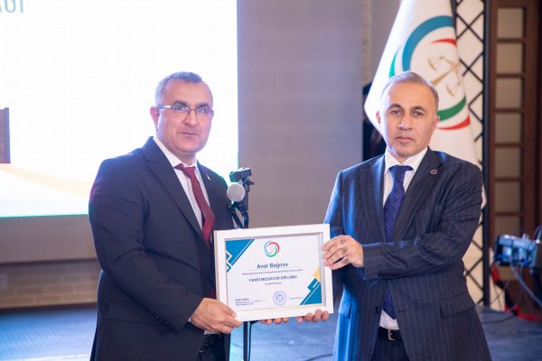 Anar Bağırov Fəxri mediator diplomu ilə təltif edilib-FOTO