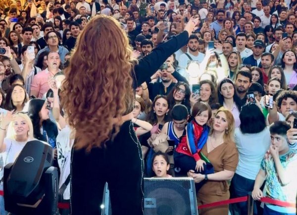Xalq artistinin konsertində izdiham yaşandı - VİDEO