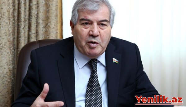 “Dedim, tüpürüm sənin menecerinə də, müğənniliyinə də” – Sabir Rüstəmxanlıya qiymət oxuyan müğənni kim olub?