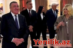 Vətəndaşı maskada, müğənnini 