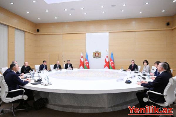 Prezident İlham Əliyevin Gürcüstanın Baş naziri İrakli Kobaxidze ilə geniş tərkibdə görüşü olub