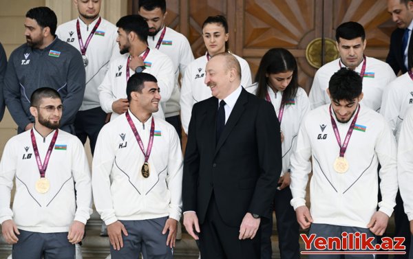 Prezident çempion güləşçiləri qəbul etdi - Fotolar - Yenilənib