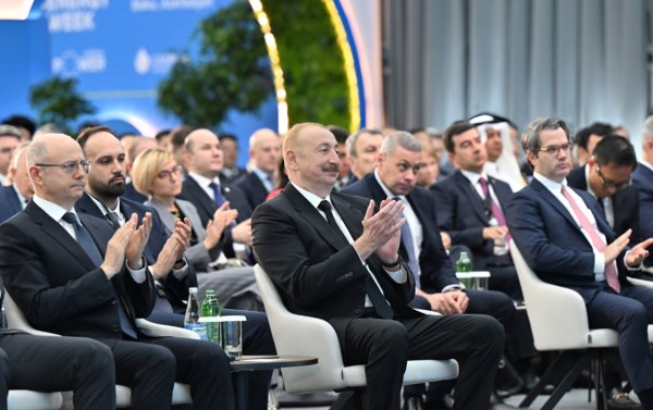 Prezident “Baku Energy Forum”un rəsmi açılış mərasimində - Fotolar - Yenilənib
