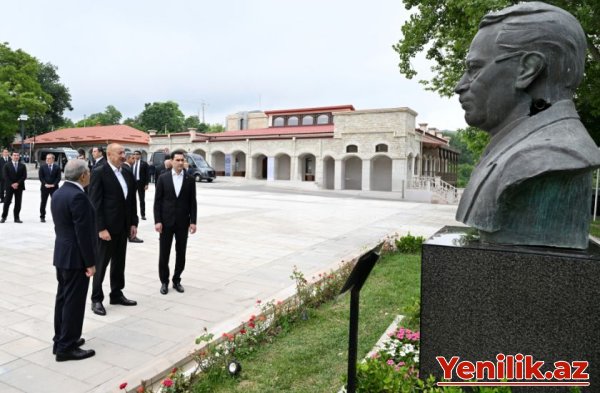 Prezidentlər Şuşada işğal dövründə güllələnmiş büstlərə baxıblar - FOTO