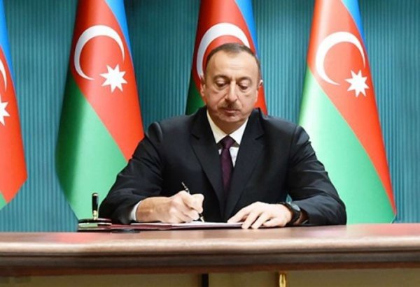 Prezident 2 fərman imzaladı