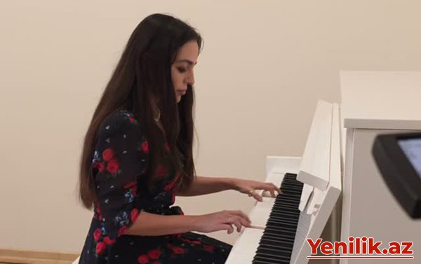 Leyla Əliyevadan pianoda “Söz olmasaydı” - Video