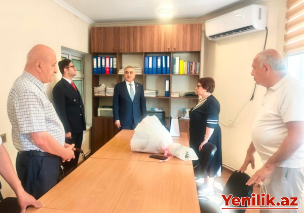 Vəkillər Kollegiyasının sədri yubilyar vəkili ziyarət etdi - FOTO