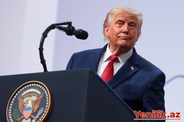“Tramp armuda dırmaşmış ayını xatırladır - armudun yaxşısını da ayı yeyər...” 